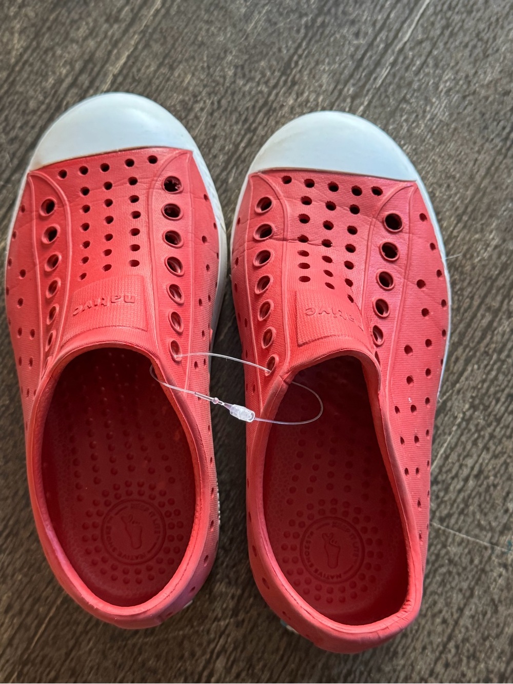 Native Jefferson Slip-On Kids Shoes in Red C10 - Picture 4 of 4